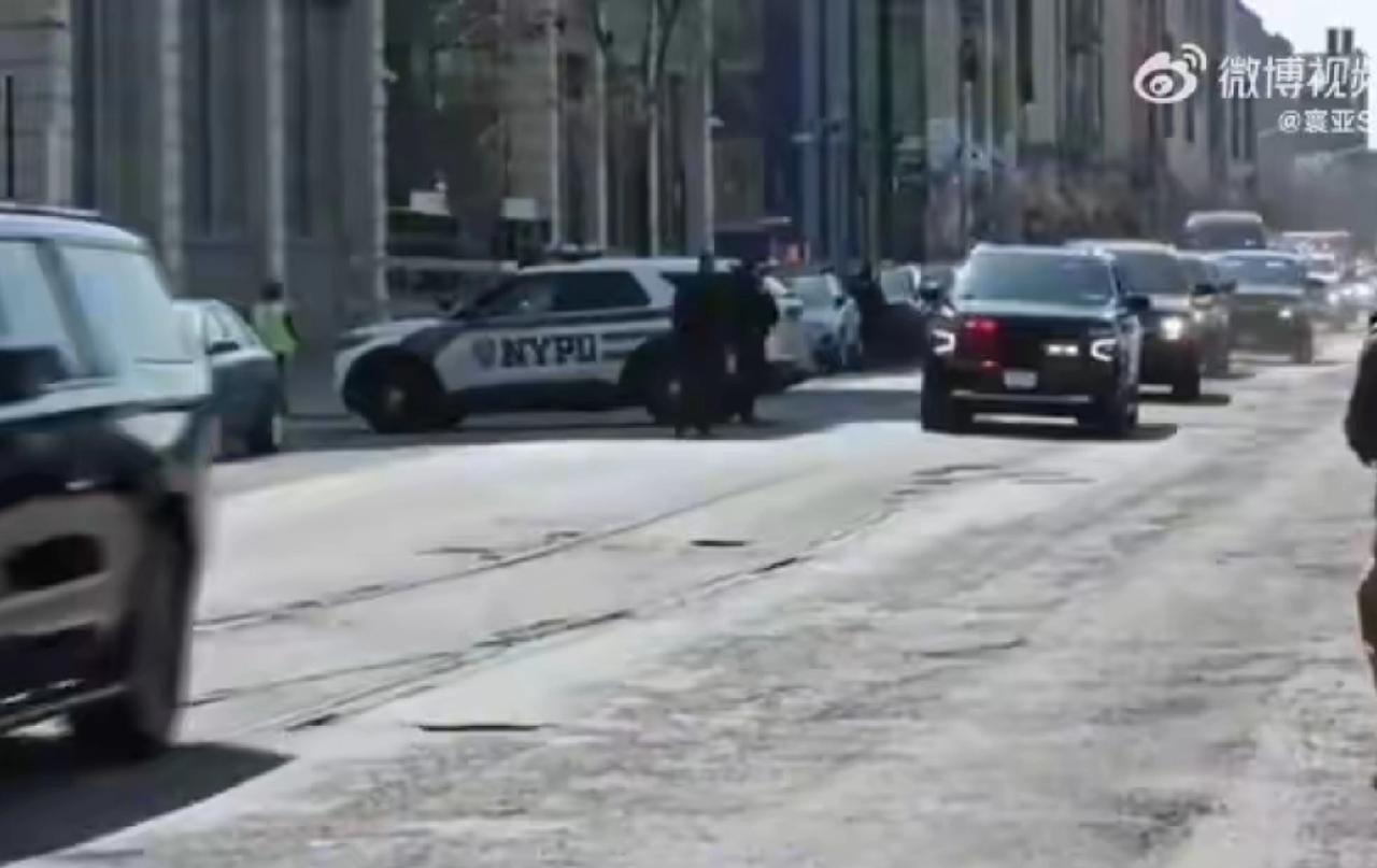 押送马杜罗，你看看美国的烂路吧，跟咱镇上的路差不多。