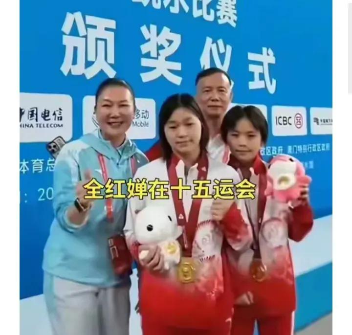 大家发现了吗？全运会上婵宝的身后多了一个小跟班，就是师妹蒋林静。合影的时候，小