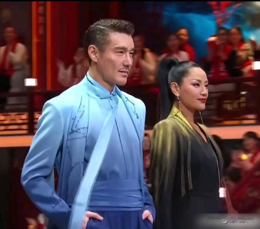 别再劝胡兵和瞿颖在一起了。一个，是北京国贸720平米豪宅的主人，衣帽间里挂着