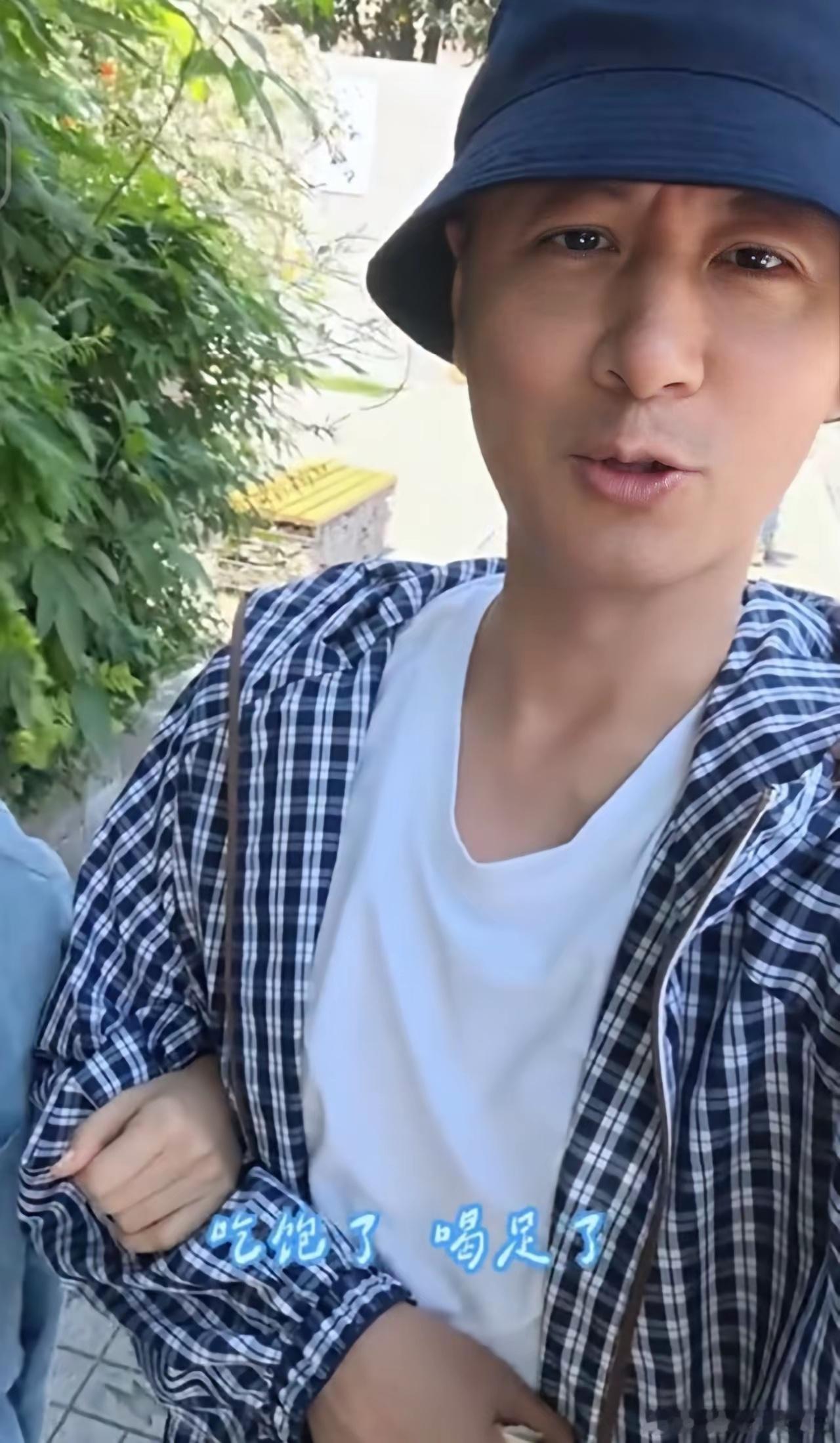 任重孙骁骁首次公开女儿小名“嘻姐”，起因竟是520小两口把娃甩给姥姥！视频里他笑