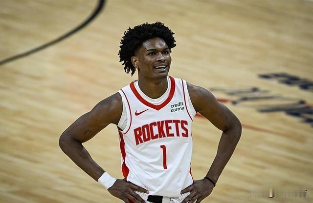 火箭记者:斯通已拒绝多支球队询价伊森阿门据火箭随队记者KellyIko透露，