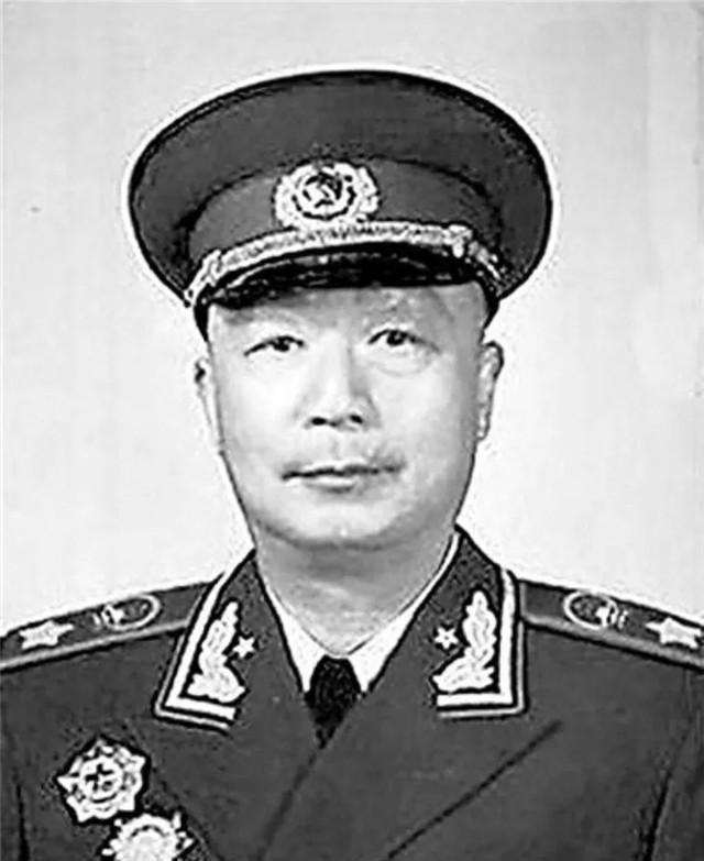 1937年8月，聂帅率部挺进晋察冀，向第二战区阎锡山要武器。阎锡山抹不开面子，准