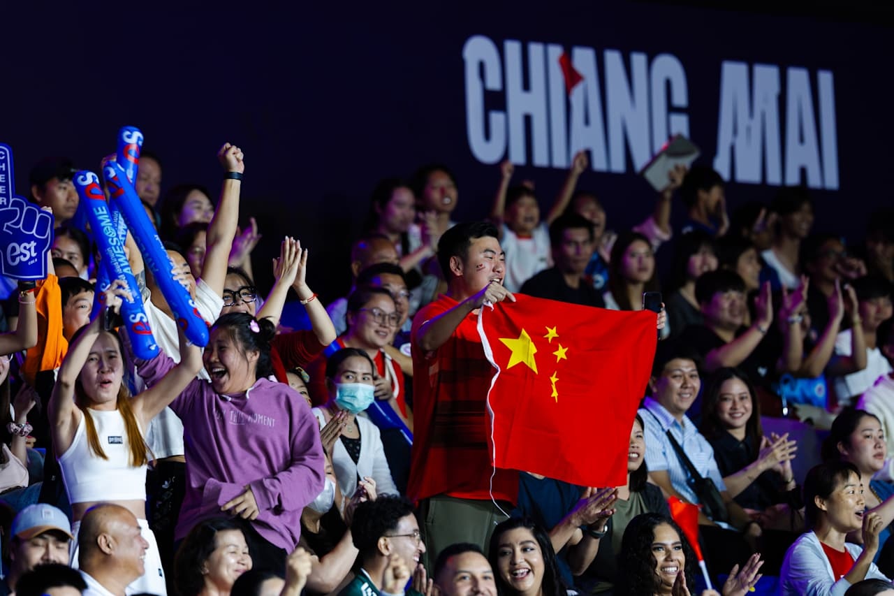 P1是中国女排第一场对阵墨西哥队的现场，P2是中国女排第二场对阵哥伦比亚的现场，