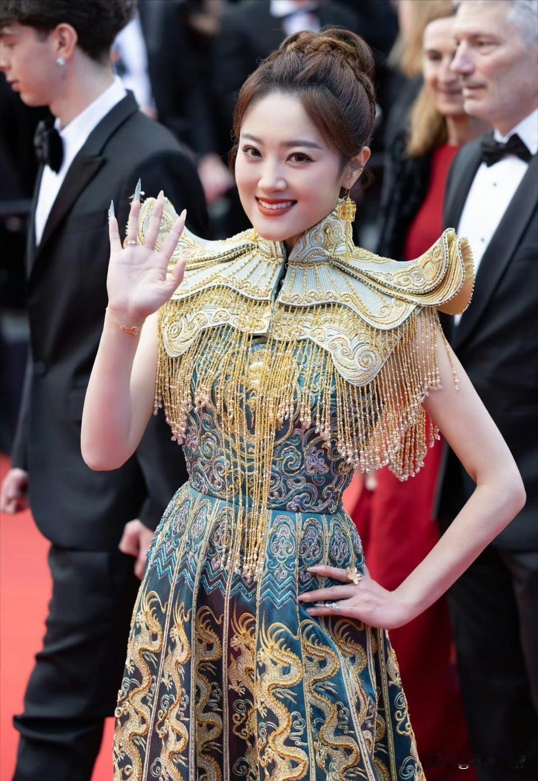 玖月奇迹王小玮这身礼服好美呀！5月15日，王小玮晒出第一次戛纳国际电影节之旅的