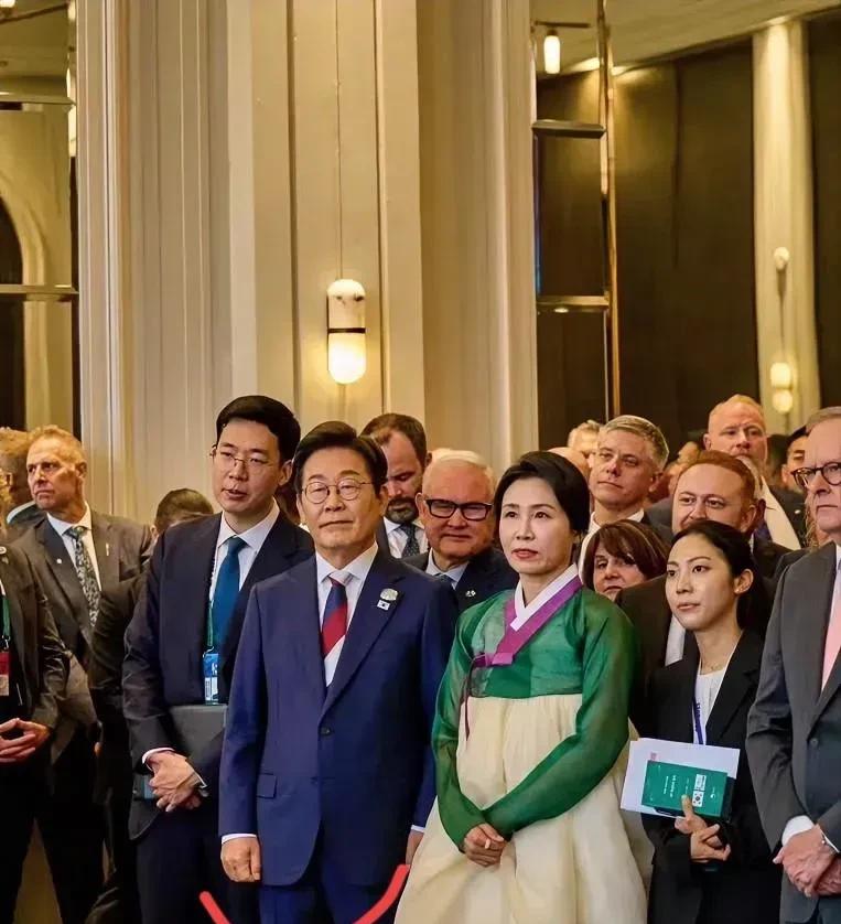 韩国新总统李在明被特朗普放鸽子了，你说气不气人？这脸往那里放呀！新官上任三把火，