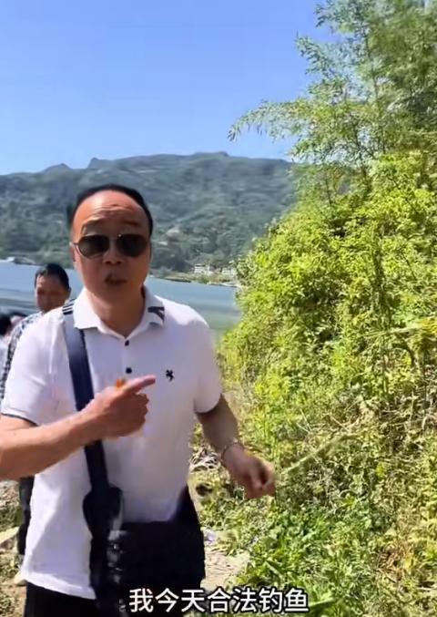 后续来了！安康汉江老汉违规放生还威胁钓鱼小伙，各种语言恐吓，小伙直果断报警，不曾