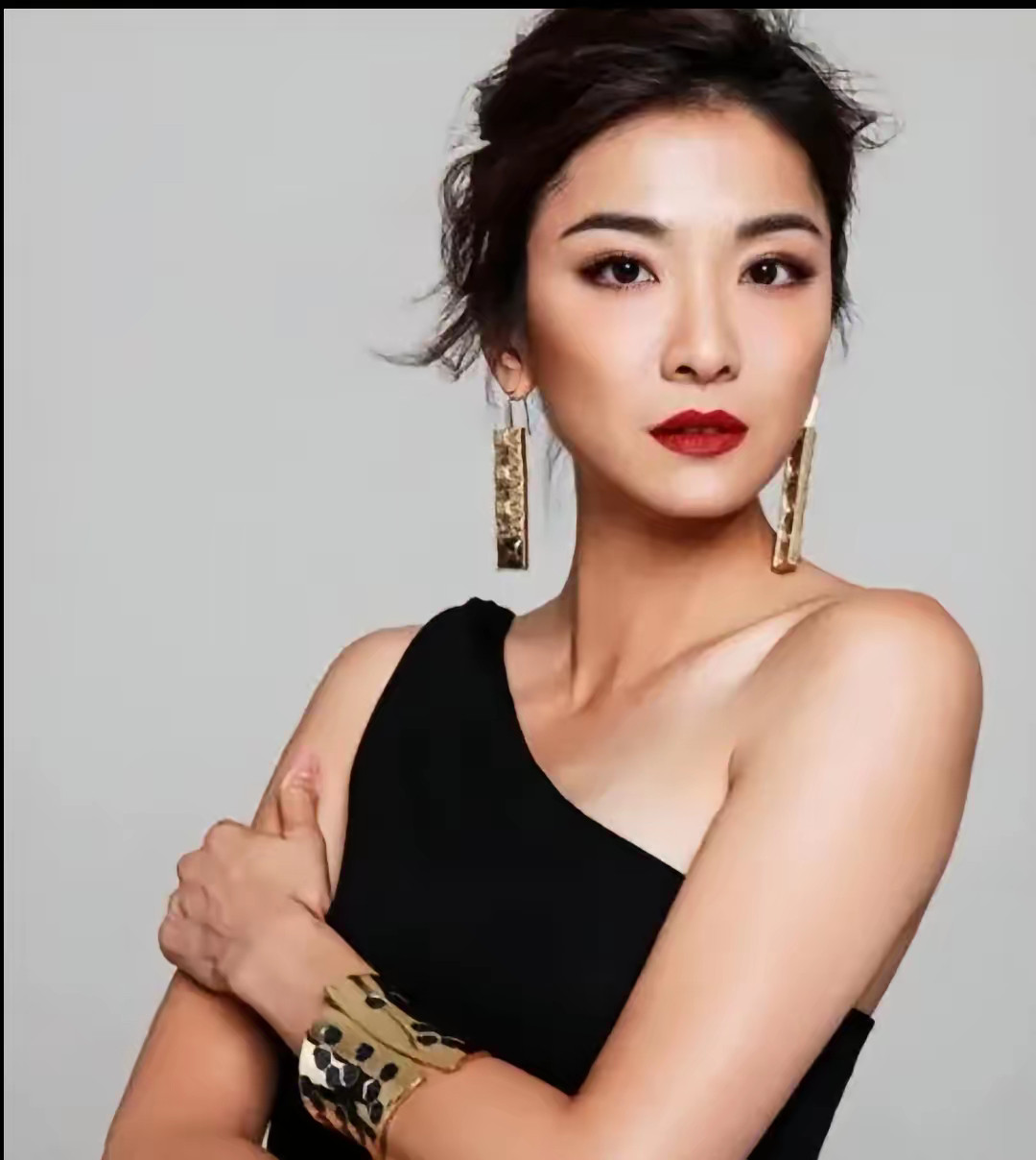 三立副总儿子性侵47岁女星，警方已接报​他先灌镇定剂，再拍下裸照。​交往十个月，