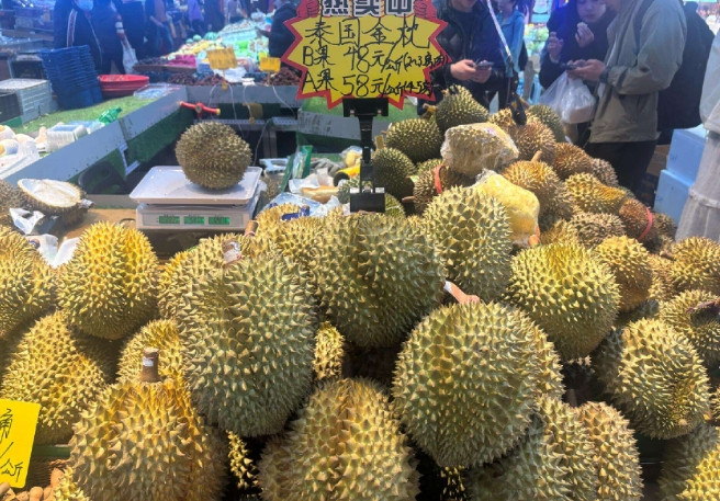 榴莲自由来临？昆明榴莲批发价跌至38元/公斤，市民抢购热情高涨！