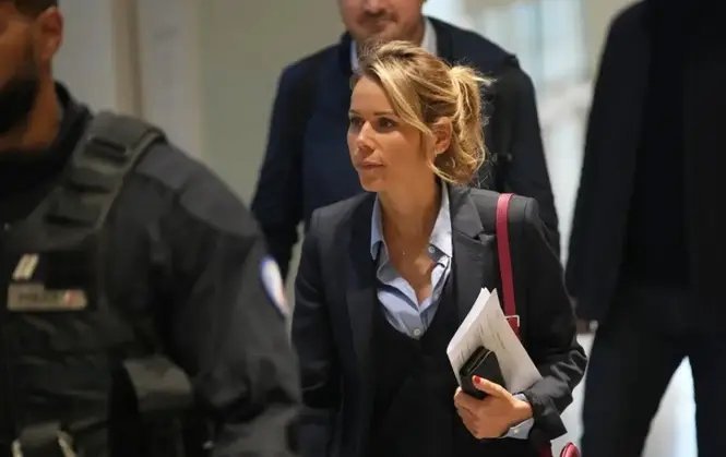 法国第一夫人40岁时与马克龙交往，如今其42岁女儿与22岁男子相恋​