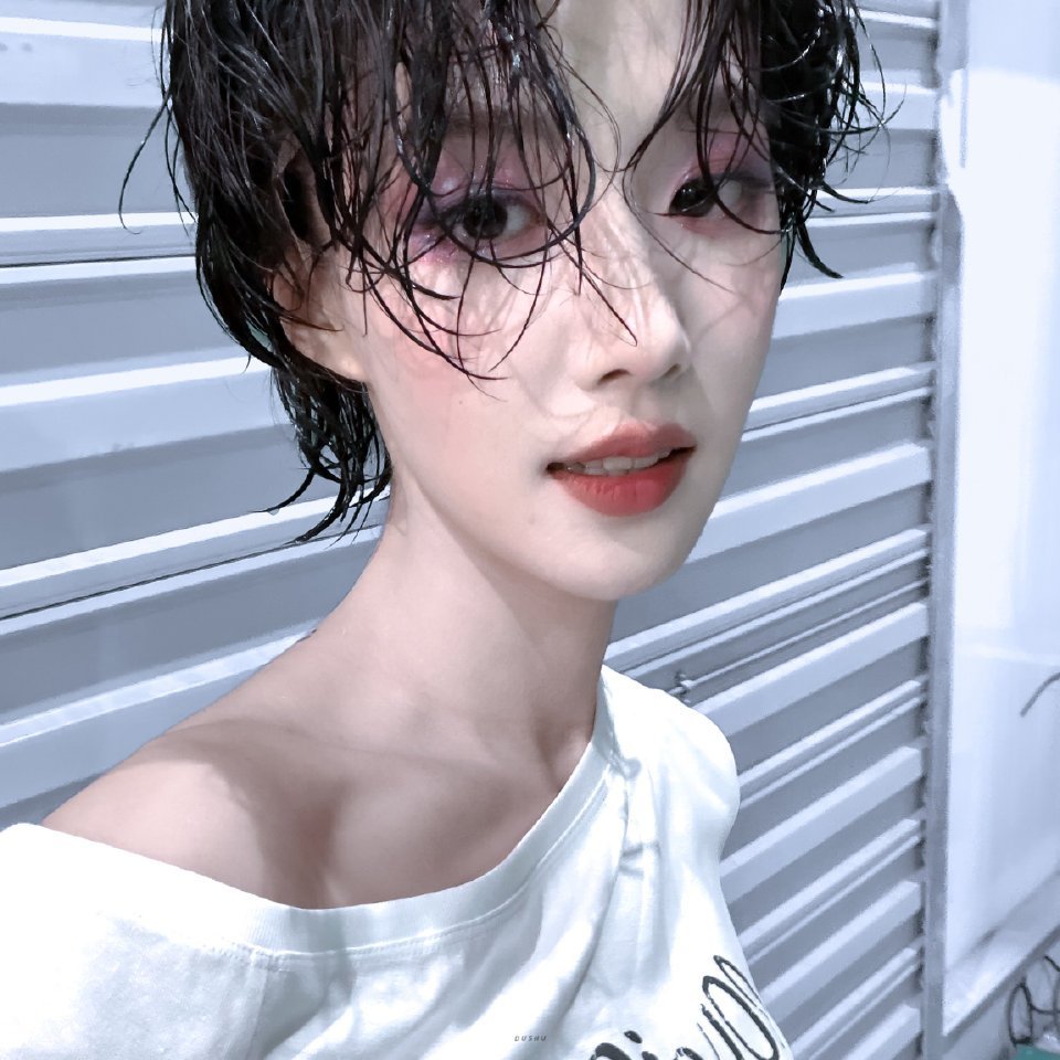 卢昱晓噜噜晓的短发我超爱了🥹🥹好有少年感！