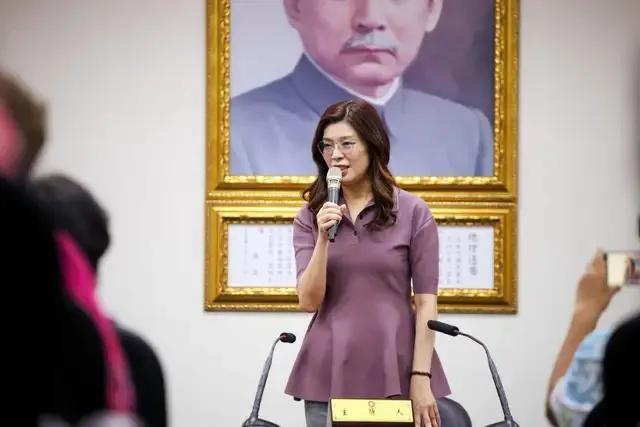 如果再选国民党主席，郑丽文也是第一，黄复兴永远支持郑丽文谁说郑丽文的人缘差