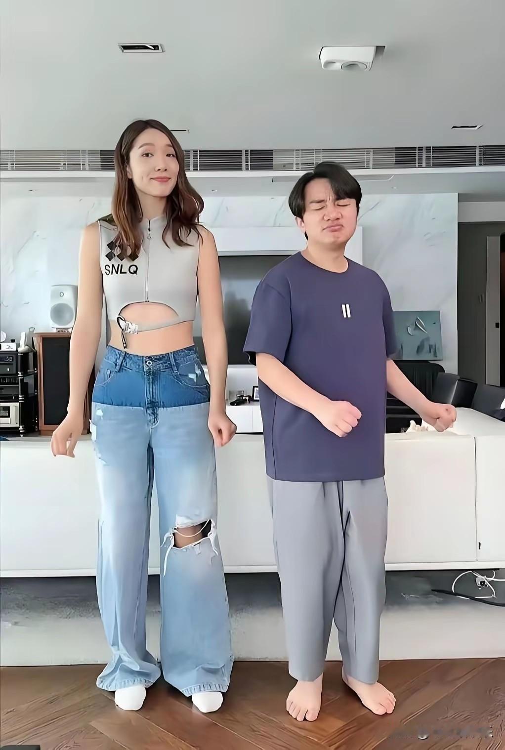 王祖蓝玩嗨了王祖蓝是真放飞自我。不就个矮点吗，男人最重要的是自信，旁