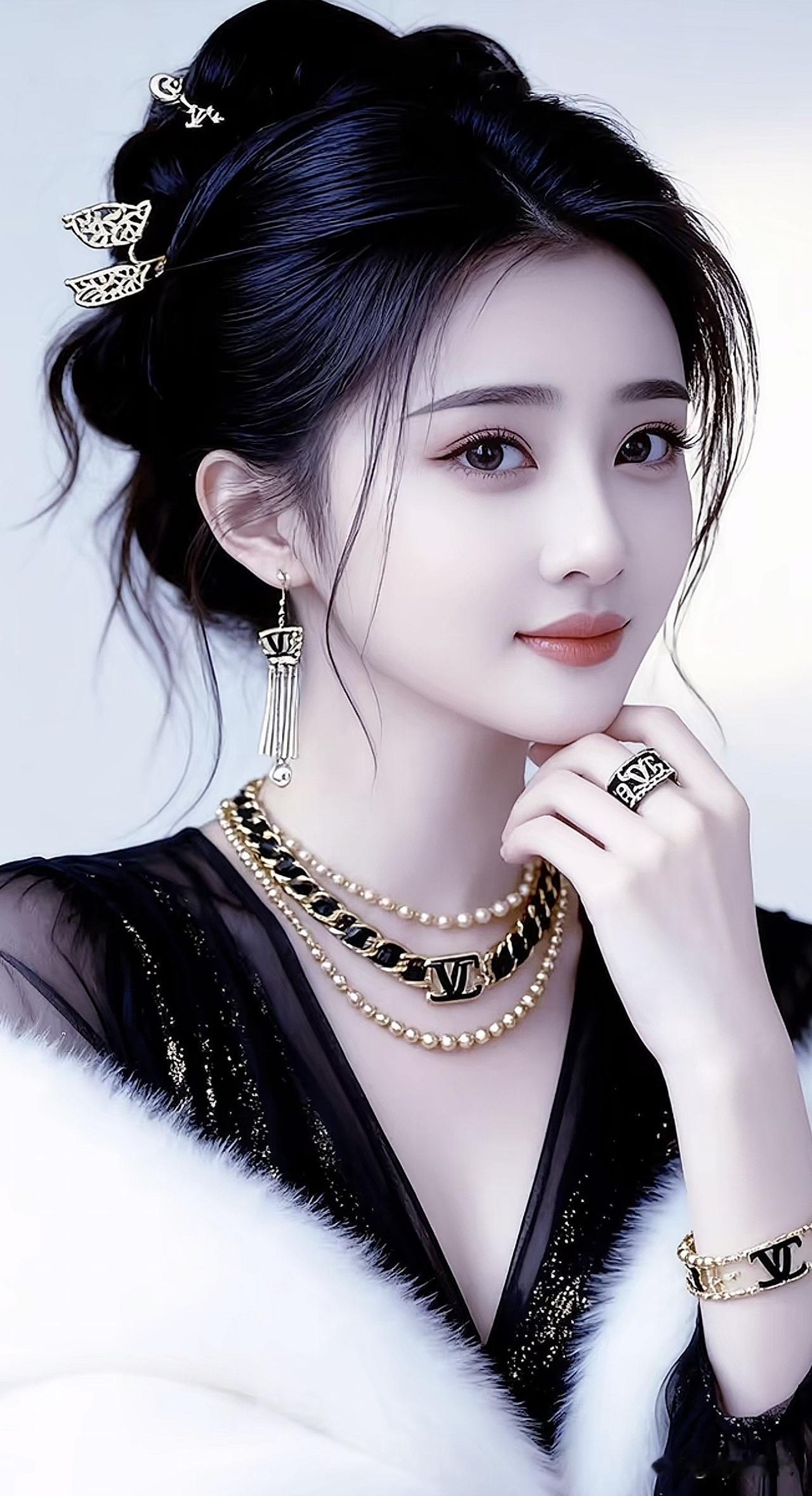 优雅黑发，闪耀珠宝，尽显奢华气质！红裙珠宝写真绿裙珠宝写真梦幻金发绿裙珠宝