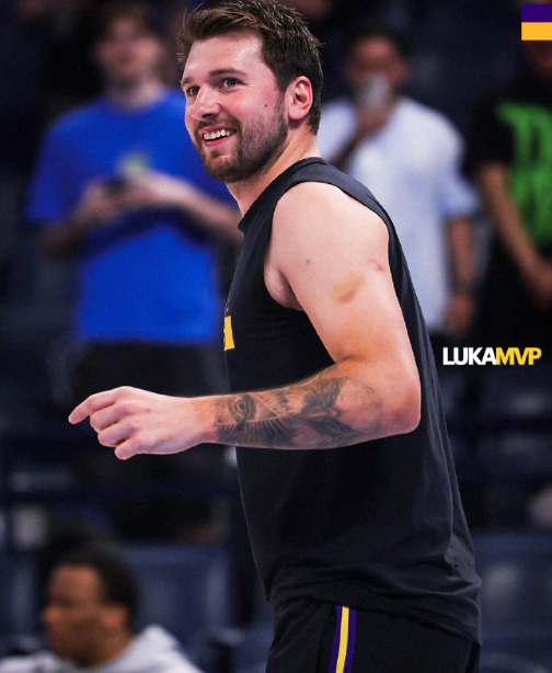 这下好了，在对雷霆的比赛球输了，人没了，荣誉没了，一阵也没了这下湖人成软柿子