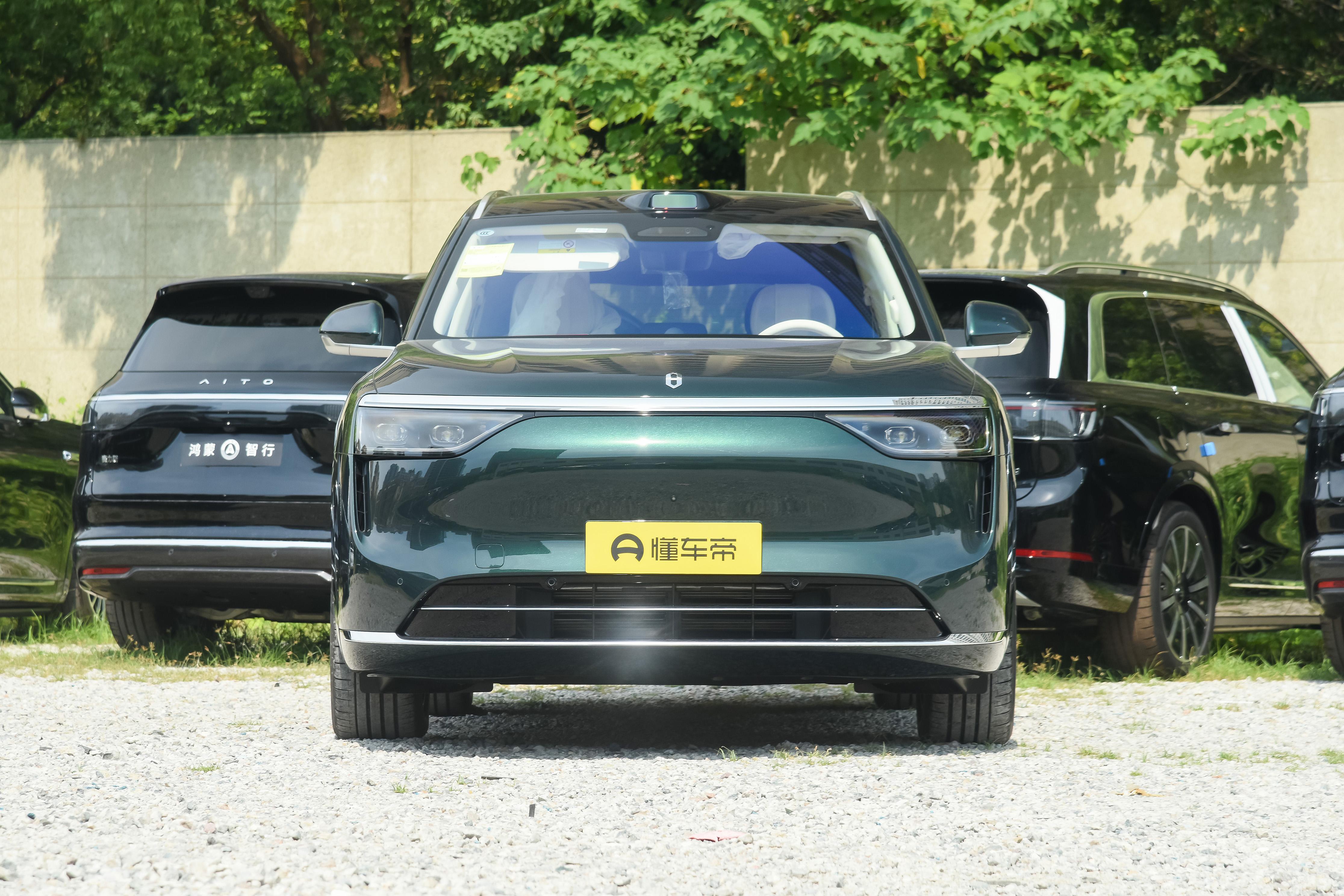 问界M8：M9的&34;平替&34;，还是华为的又一张王牌问界M8这台车，我觉得是鸿蒙智行把&