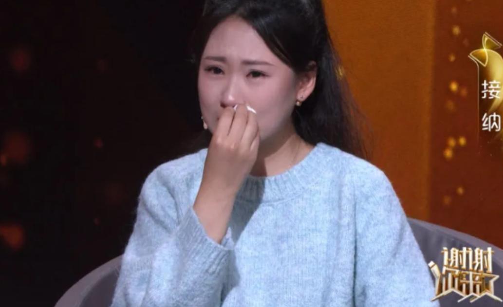 天津，一位母亲临终前把脑瘫儿子托付给21岁的女儿，女儿含着泪点头应下。谁料母亲一