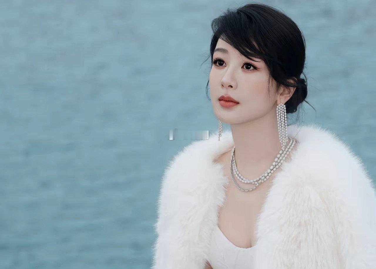 33岁的杨紫给女人提了个醒，你可以不锻炼，也可以不化妆，但是你万万不能不会说话杨