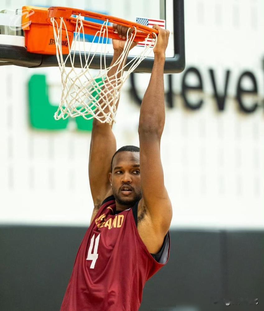 哈登这命，你说邪门不？生涯第二次，身边站着联盟最佳防守球员（DPOY）。