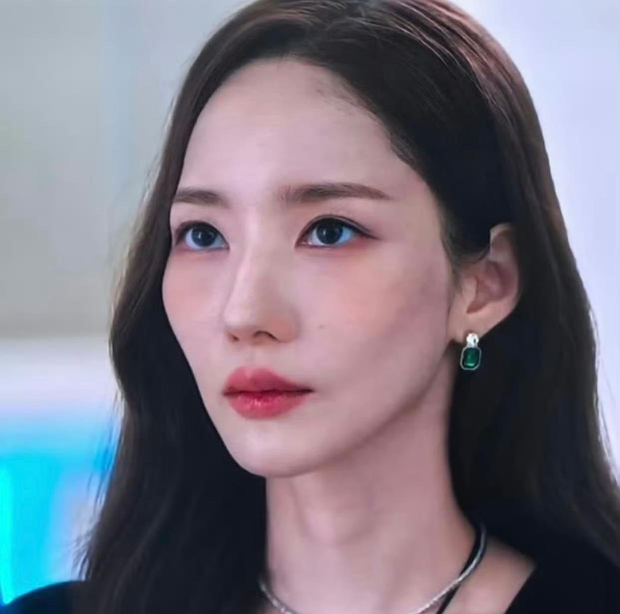 朴敏英都瘦得认不出来了[捂脸哭]3月5日晚上，许久未见的韩国明星朴敏英冲上热搜