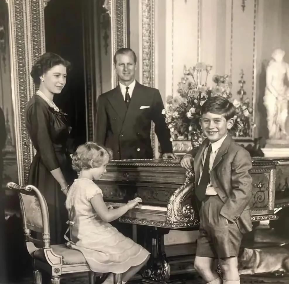 谁能想到，这张照片来源于英国的50年代那个时候的英国，已经算不上是日不落帝国了