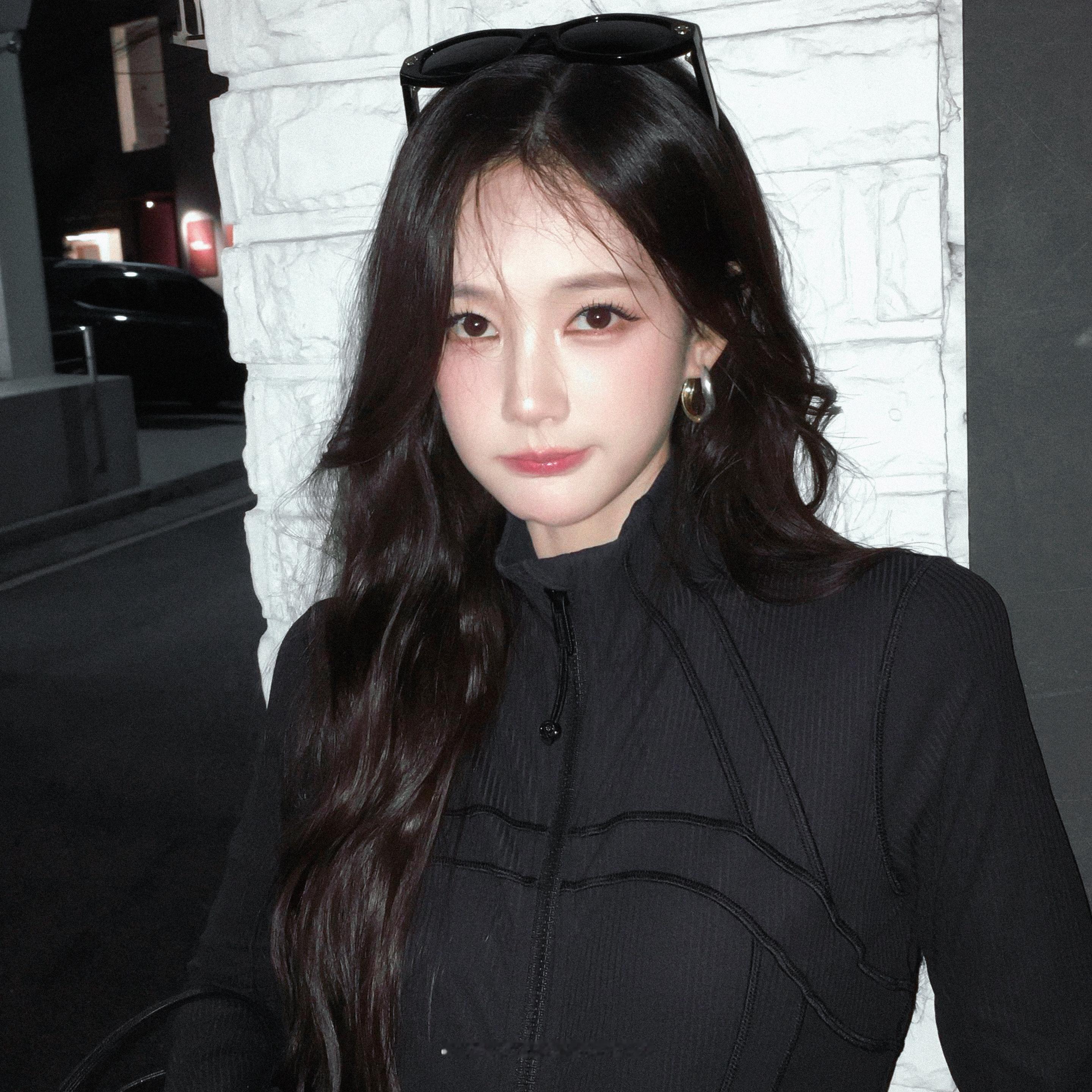 🖤🐈‍⬛언니예쁘다.李一桐​​​