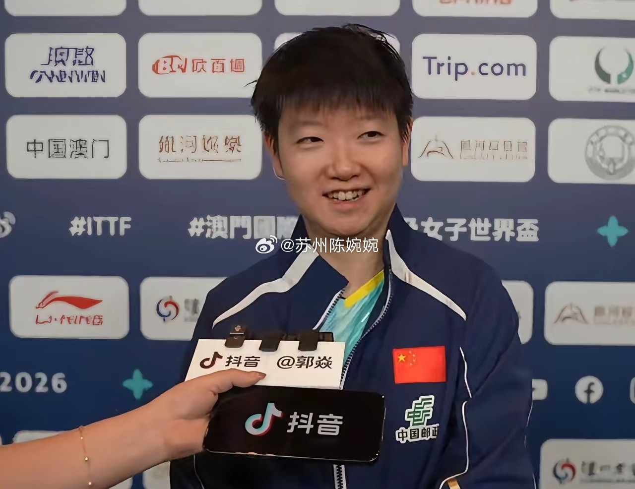 孙颖莎到底还是一个年轻的小女孩，在谈到成都封闭训练期间，体重减了好几斤，达到了预