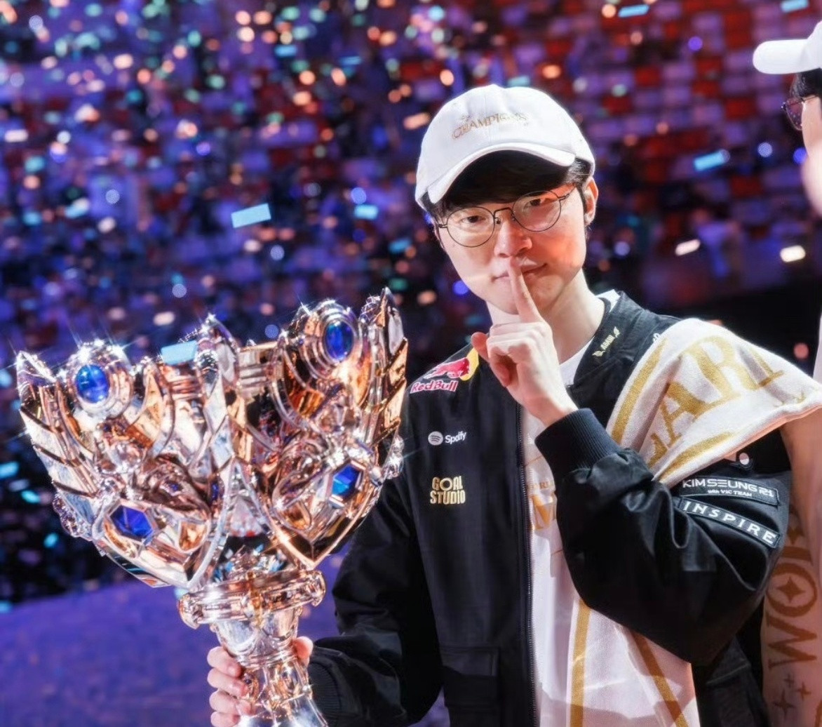 Faker说这一冠不为任何人又装上了？！不过人家也确实有装的资本！LOL古往今来
