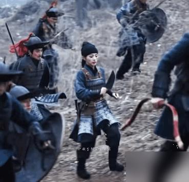 田曦薇章若楠的男粉，正在亲手毁掉她们。你在虎扑上提这两人，直男能给你聊一宿