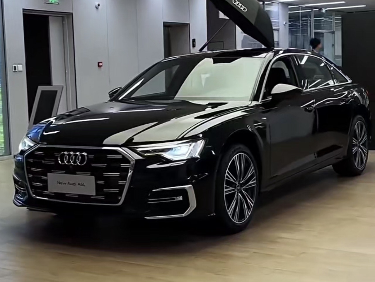 奥迪A6L裸车30万出头？刚提雅阁的车主有点后悔