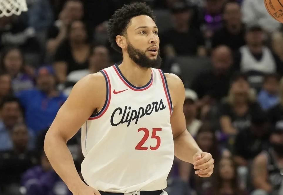 顶级天赋怪回归NBA！本西蒙斯官宣一年底薪签约国王！据Shams报道，本西蒙
