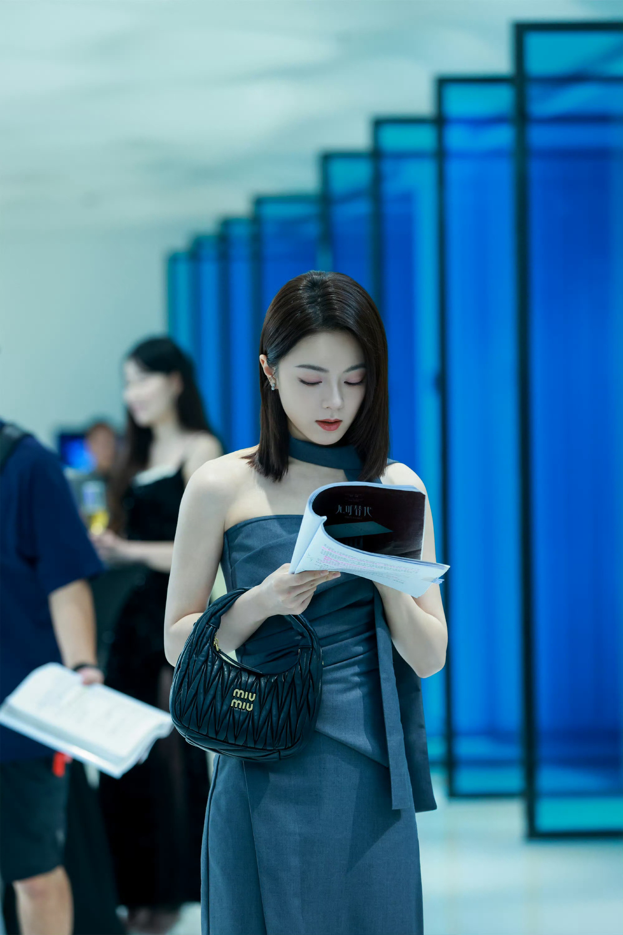 赵今麦魏大勋野心交锋海报“我不是来见世面的小姑娘”——而是奔赴自己未来的主角期