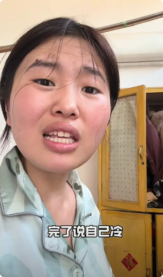 “笑不活了！”山东一女大学生放假回家，天气太热了，想打开空调凉快凉快，没想到父母