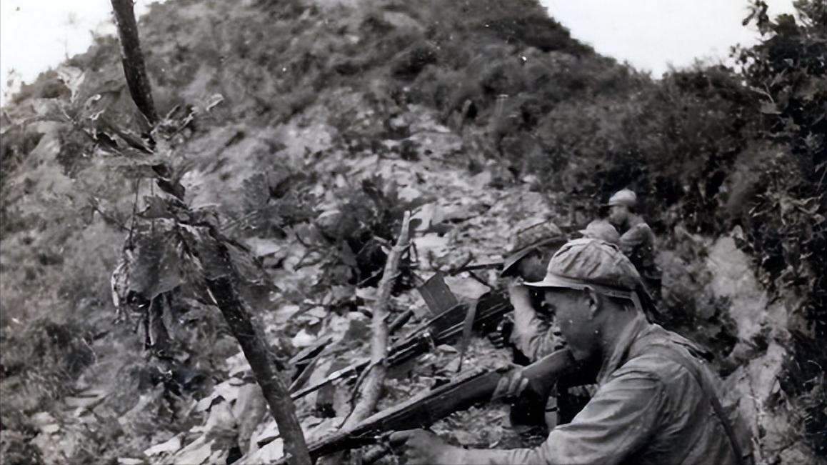 1951年6月22日，一颗子弹直接打穿了47军副排长殷向忠的左脸，血哗啦一下就涌