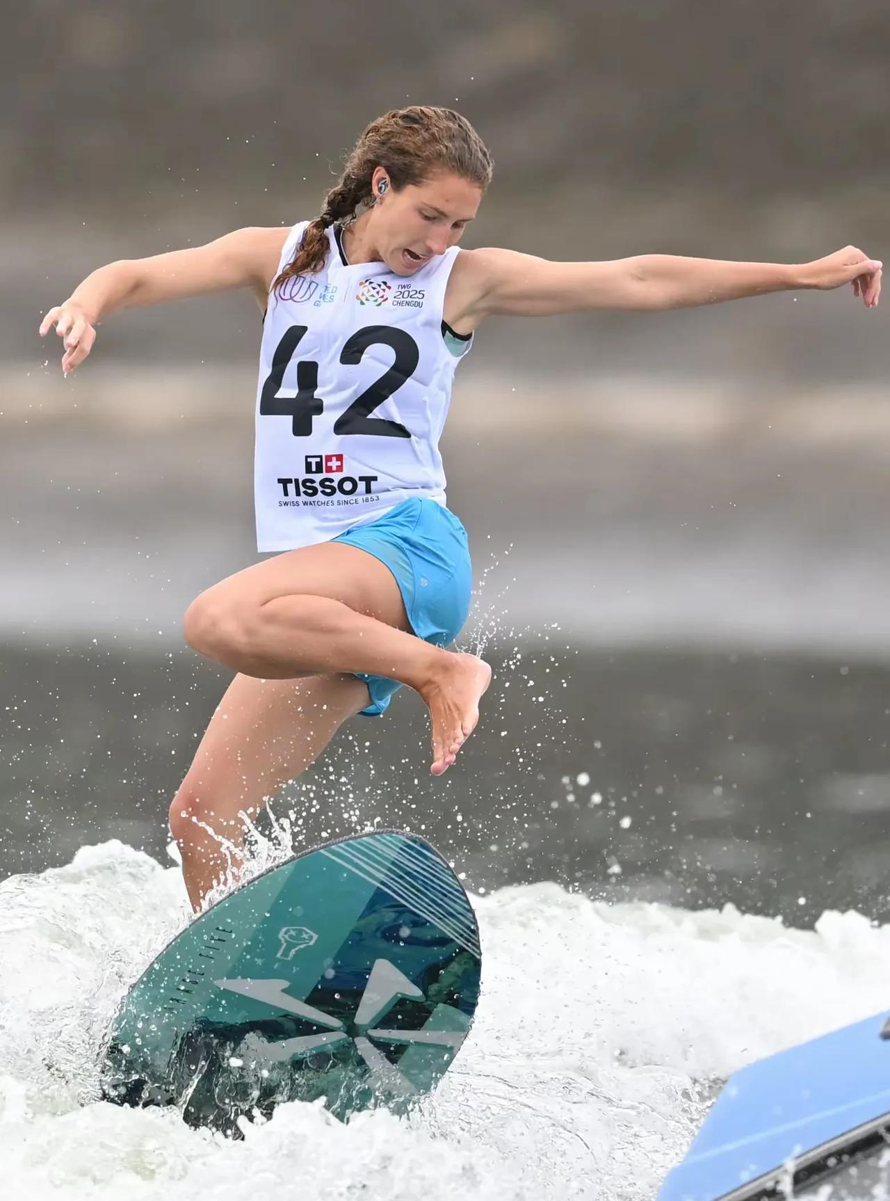 成都世运会女子尾波冲浪沙板风格决赛，加拿大选手拉什、乌克兰选手索科洛娃和韩国选手
