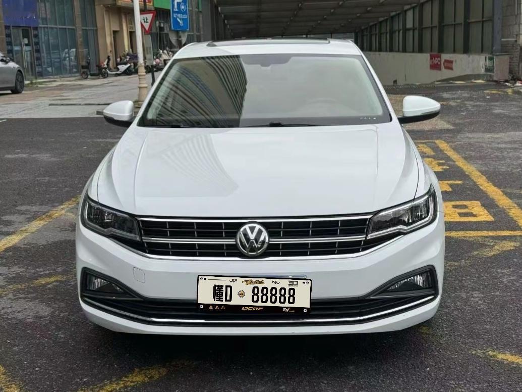 预算卡在5万块钱，想挑一台省心的家用代步车，很多人都会纠结二手宝来和二手轩逸。两