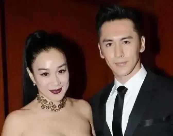 55岁生娃被骂上热搜钟丽缇直播健身，弹幕刷屏：子宫壁薄还拼？张伦硕一把关掉