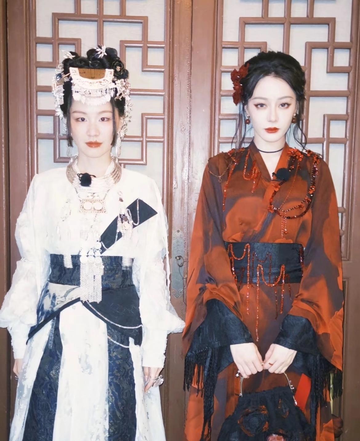 半金巴两合照来了！苗女与被操纵的美人傀儡！[狗头]她俩的造型互换，效果会更好！