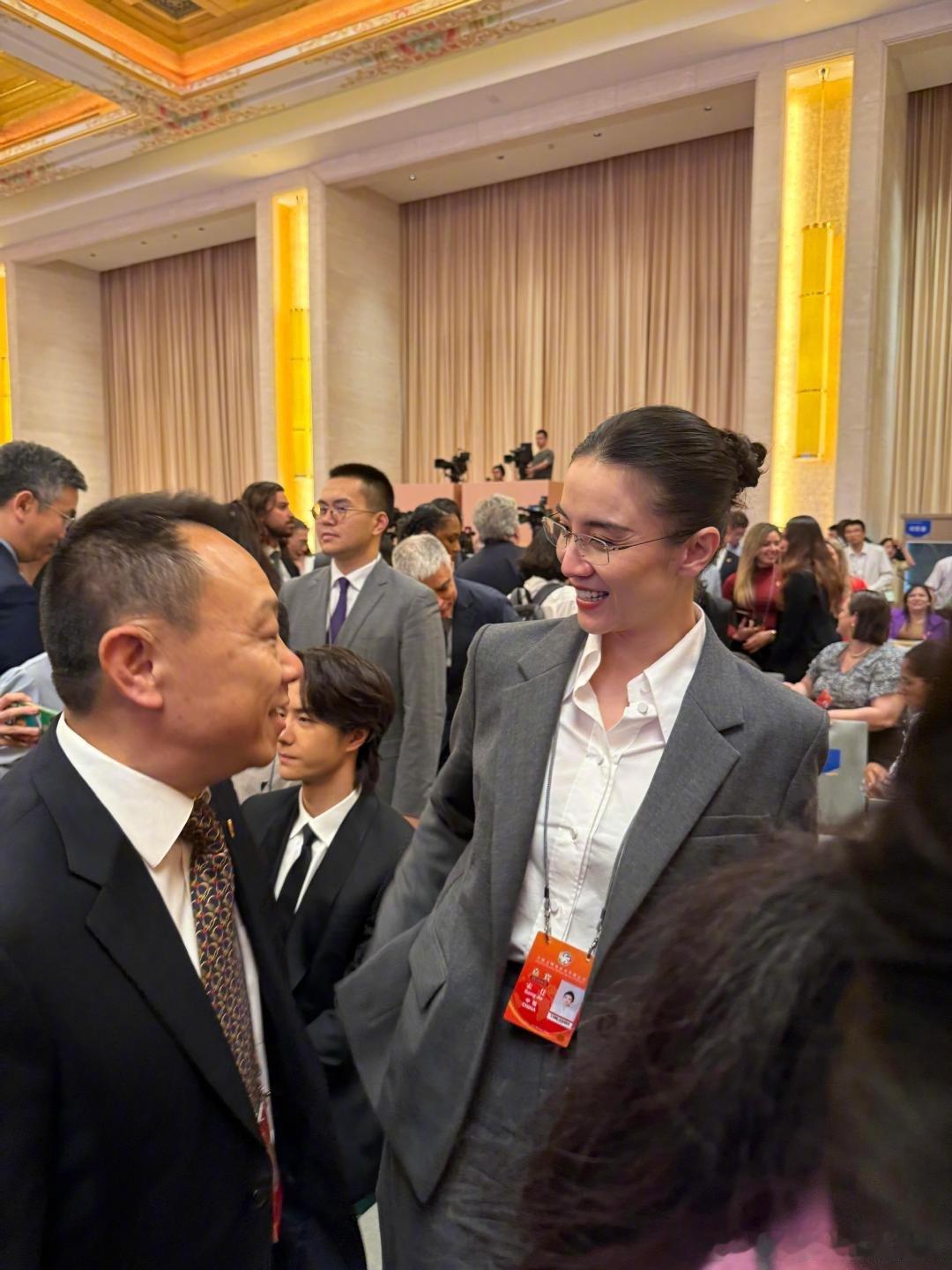张译王一博宋佳ie分明宋佳王一博社交状态e人和i人的社交状态，在王一博宋佳张译