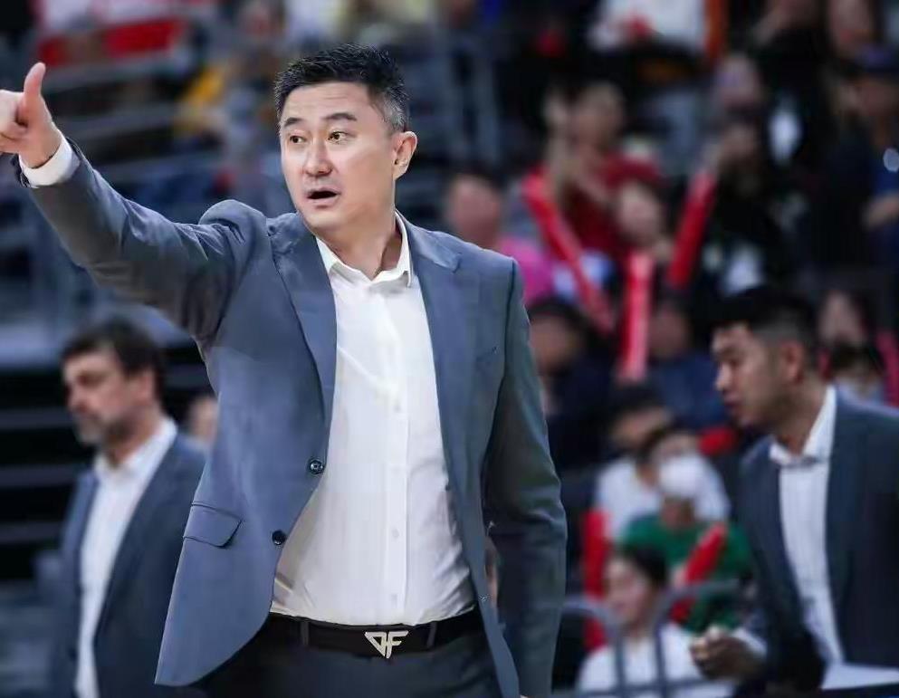 广东阵容极不协调。广东阵容不改变，今年还是没有可能夺冠。因为广东队的