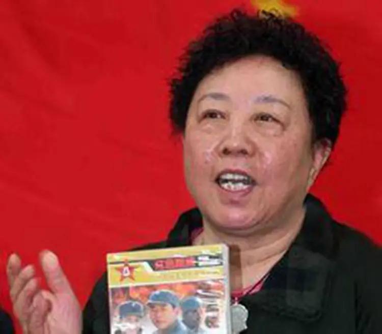 肖南溪：萧锋将军的女儿，是萧峰将军唯一的孩子。肖南溪说，父亲肖锋12岁就参加了