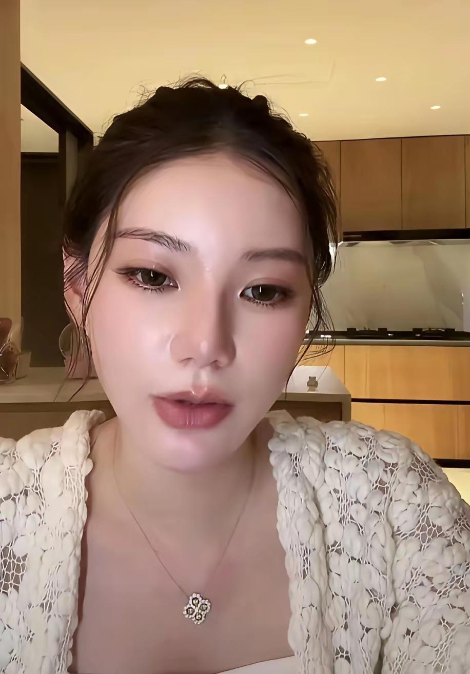 汪小菲这脾气，再不改是真要出问题。马筱梅昨晚直播那状态，明眼人都能看出不对