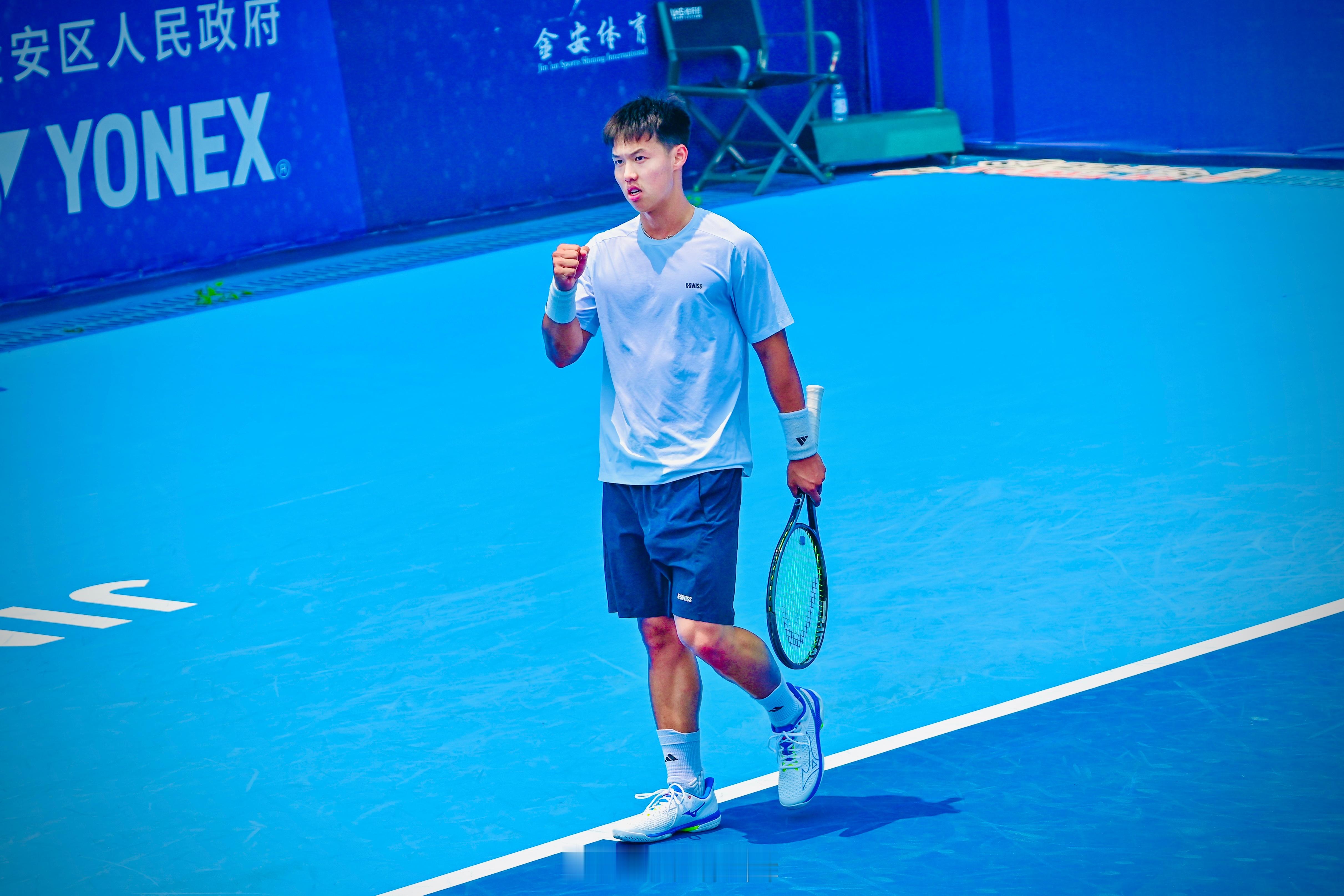 布里斯班CH75资格赛首轮肖霖昂🇨🇳6-2/6-7（1）/3-6休姆🇦