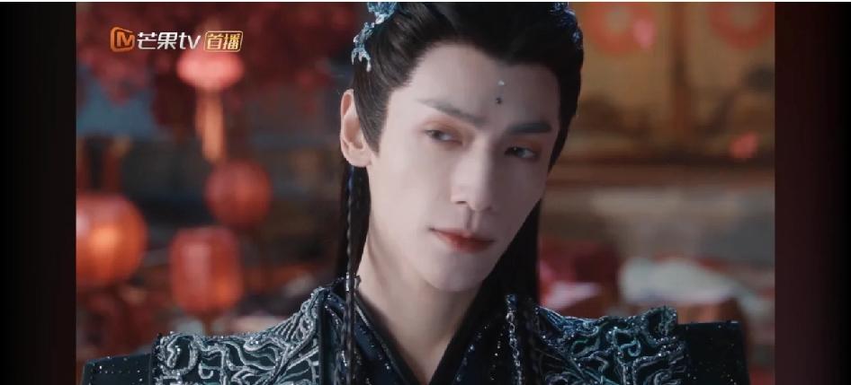 妈呀怎么又是大浓妆,这也太瘦了。现在古装男的妆造一个比一个浓,眼线都要飞到太