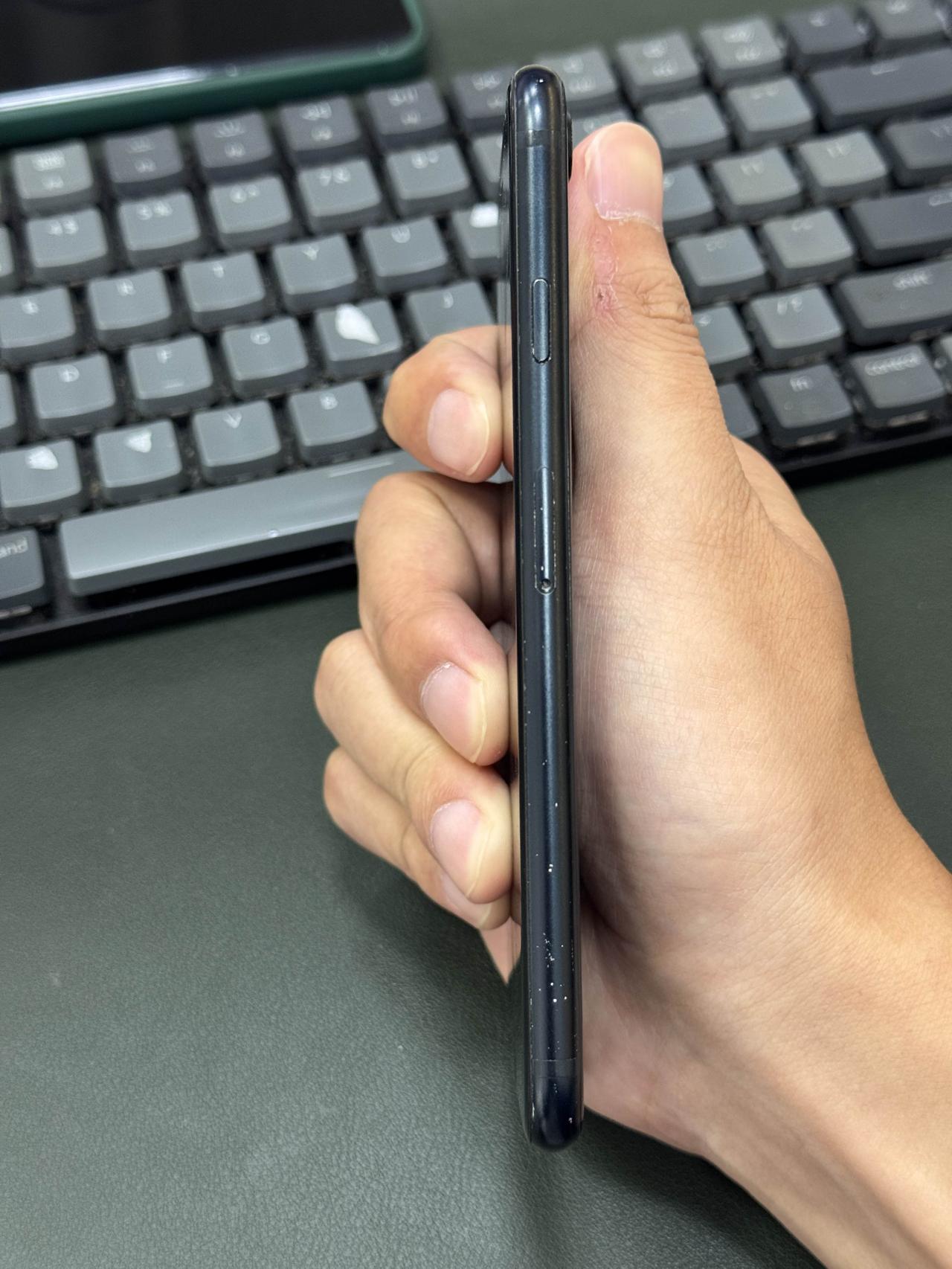 这下知道为啥铝合金的iPhone17Pro不出黑色了吧？裸机使用了两年的iPh