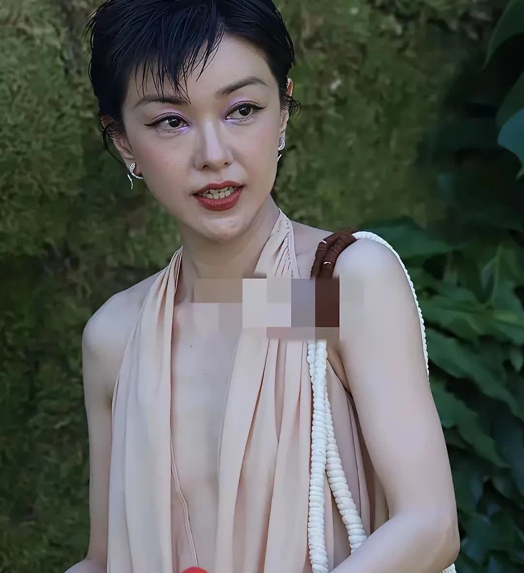 天啦，郭采洁变成这样了！！真是打死也不敢认啊！想当年，郭采洁是多么灵动