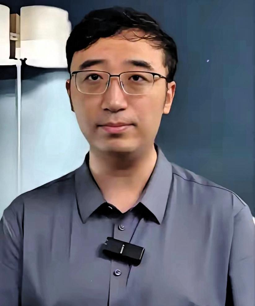 一个清华的研究生，找工作接二连三地碰壁，后来他一气之下，跑去应聘月薪4000元的