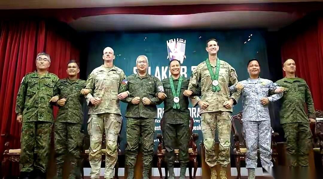 日本的人刚一到场，菲律宾那边立马就硬气起来了，扭头就宣布要在中业岛上动工，建新东