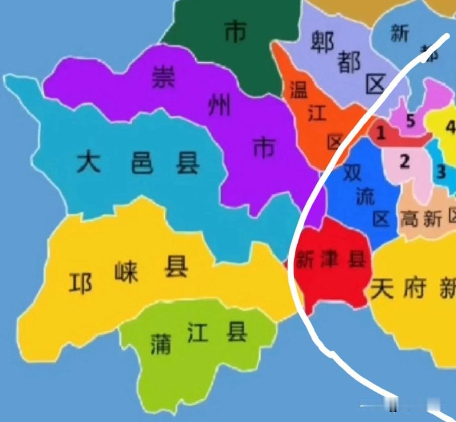 成都这行政区划设置挺有意思，所有的郊区都横向设置，再偏远的区县都跟成都主城区搭着