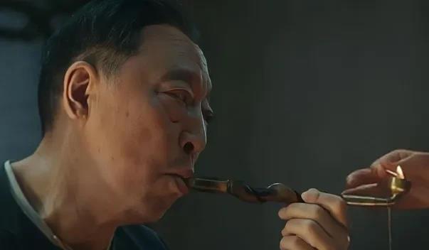 《生万物》里有个细思极恐的算计：银子嫁给宁学祥五年后才怀孕。这根本不是因为老地主