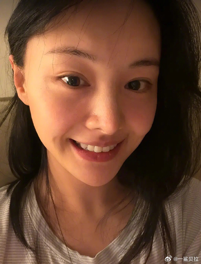 看爽子最新自拍还是很漂亮啊。。